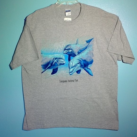 Gildan XL dolphin tee WITH TAGS. - Picture 1 of 4